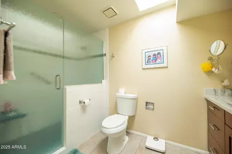 Bath - 629 E Jeffrey Ave, Phoenix, AZ 85020 photo 1 of 8