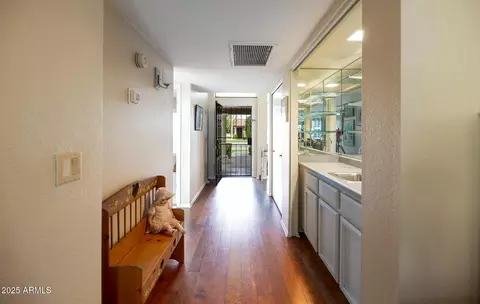Entry Way - 629 E Jeffrey Ave, Phoenix, AZ 85020 photo 2 of 5
