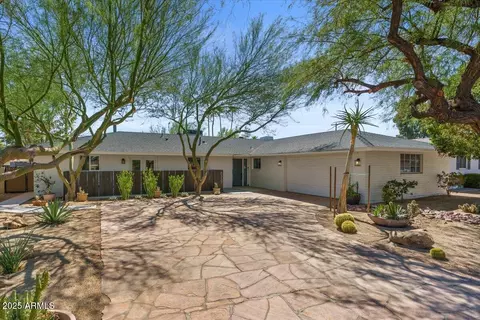 8337 E Minnezona Ave, Scottsdale, AZ 85251