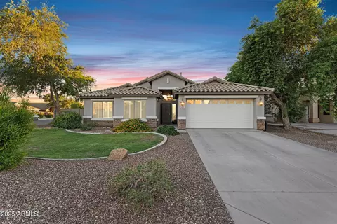 695 W Holstein Trl, San Tan Valley, AZ 85143