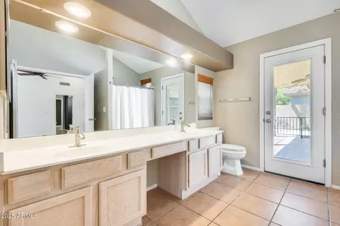 Bath - 2545 E Granite View Dr, Phoenix, AZ 85048 photo 2 of 2