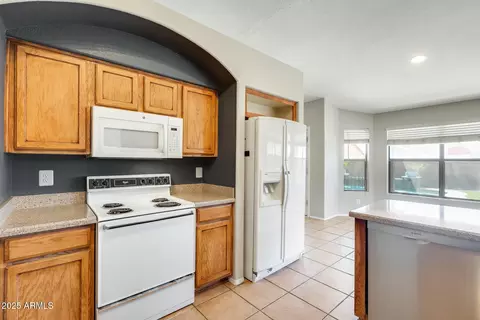Kitchen - 2545 E Granite View Dr, Phoenix, AZ 85048 photo 5 of 5