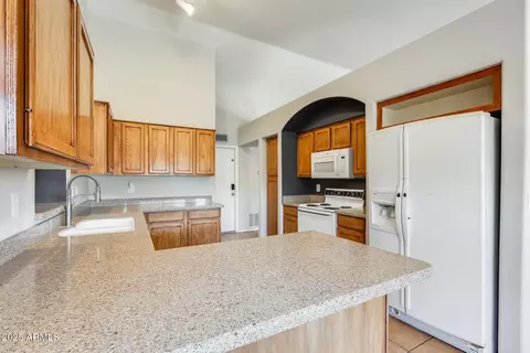 Kitchen - 2545 E Granite View Dr, Phoenix, AZ 85048 photo 2 of 5