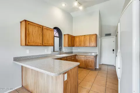 Kitchen - 2545 E Granite View Dr, Phoenix, AZ 85048 photo 3 of 5