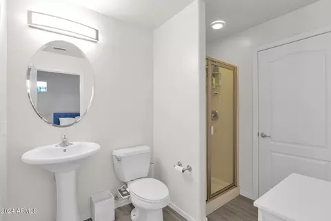 Bath - 3432 E Lance Ln, Phoenix, AZ 85018 photo 1 of 3
