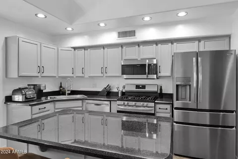 Kitchen - 3432 E Lance Ln, Phoenix, AZ 85018 photo 1 of 4