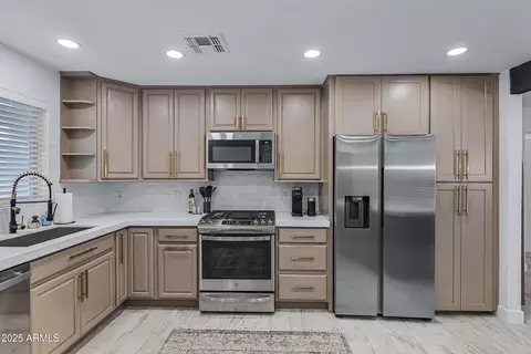 Kitchen - 7308 N 7th Ave, Phoenix, AZ 85021 photo 6 of 7