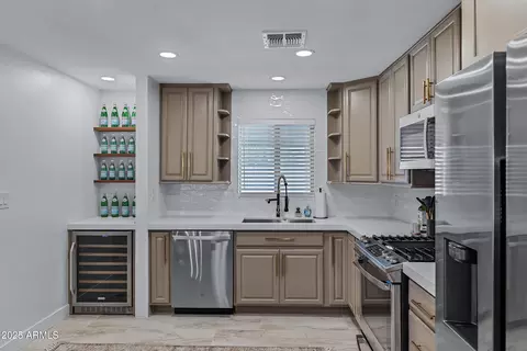 Kitchen - 7308 N 7th Ave, Phoenix, AZ 85021 photo 4 of 7