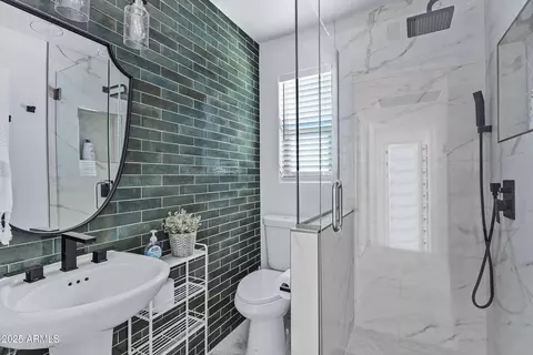 Bath - 7308 N 7th Ave, Phoenix, AZ 85021 photo 2 of 5