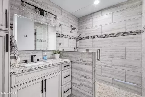 Bath - 7308 N 7th Ave, Phoenix, AZ 85021 photo 3 of 5