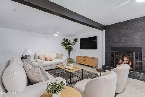 Living - 7308 N 7th Ave, Phoenix, AZ 85021 photo 2 of 4