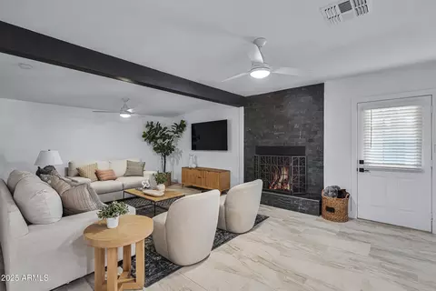 Living - 7308 N 7th Ave, Phoenix, AZ 85021 photo 1 of 4