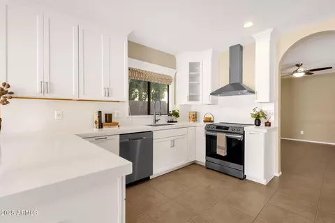 Kitchen - 62 E Ranch Rd, Tempe, AZ 85284 photo 2 of 5