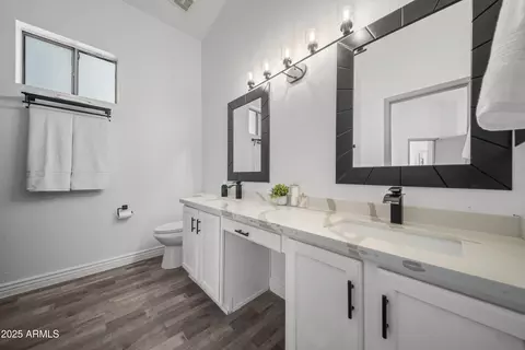 Bath - 3511 E Marco Polo Rd, Phoenix, AZ 85050 photo 2 of 3