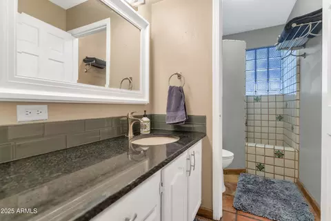 Bath - 5301 E Mitchell Dr, Phoenix, AZ 85018 photo 3 of 4