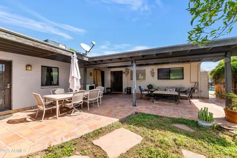 Exterior - 5301 E Mitchell Dr, Phoenix, AZ 85018 photo 2 of 11
