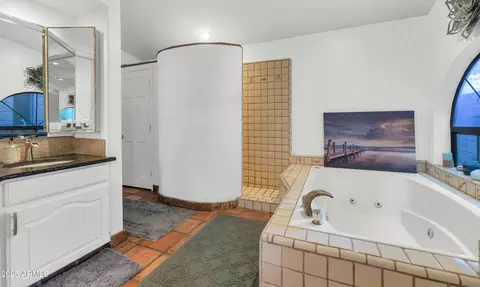 Bath - 5301 E Mitchell Dr, Phoenix, AZ 85018 photo 1 of 4