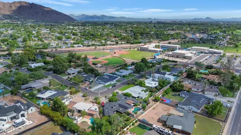 View/Area - 5301 E Mitchell Dr, Phoenix, AZ 85018 photo 6 of 6