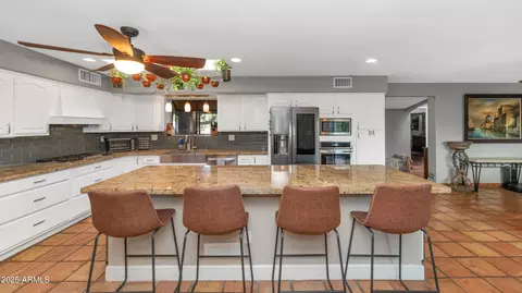 Kitchen - 5301 E Mitchell Dr, Phoenix, AZ 85018 photo 2 of 6