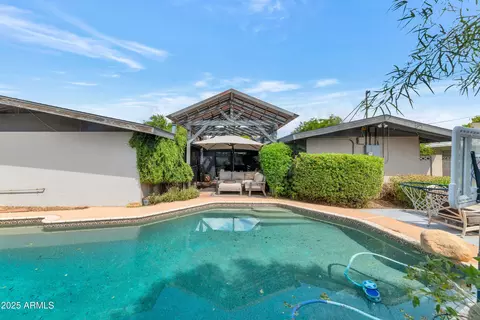 Exterior - 5301 E Mitchell Dr, Phoenix, AZ 85018 photo 5 of 11