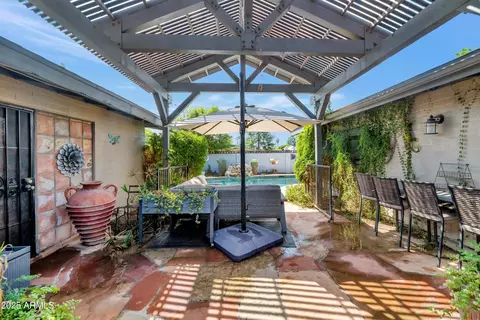 Exterior - 5301 E Mitchell Dr, Phoenix, AZ 85018 photo 4 of 11