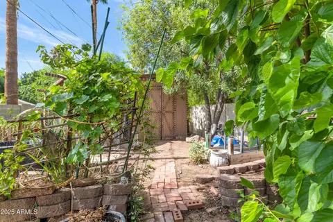 Exterior - 5301 E Mitchell Dr, Phoenix, AZ 85018 photo 9 of 11