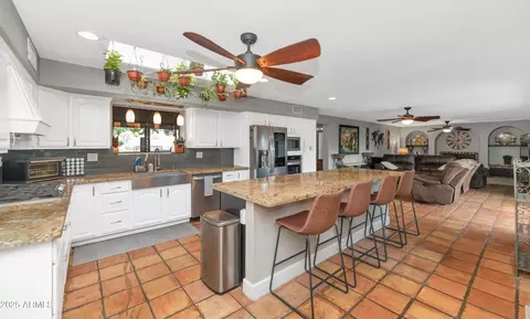 Kitchen - 5301 E Mitchell Dr, Phoenix, AZ 85018 photo 1 of 6
