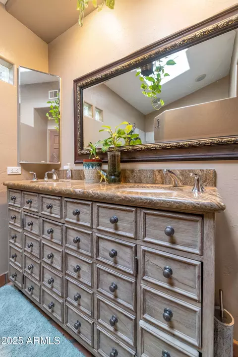 Bath - 5301 E Mitchell Dr, Phoenix, AZ 85018 photo 4 of 4