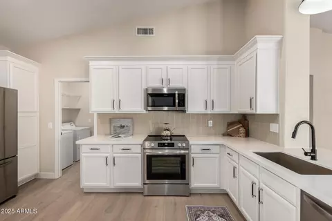 863 E Kyle Ct, Gilbert, AZ 85296 photo 3