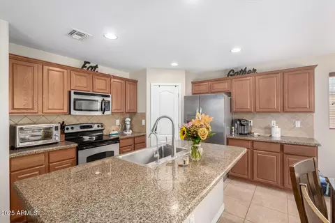 24844 W Huntington Dr, Buckeye, AZ 85326