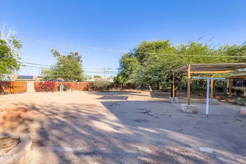 Exterior - 2720 W Solano Dr N, Phoenix, AZ 85017 photo 6 of 8