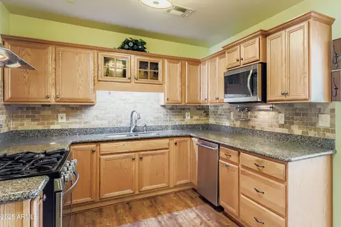 Kitchen - 2720 W Solano Dr N, Phoenix, AZ 85017 photo 4 of 4