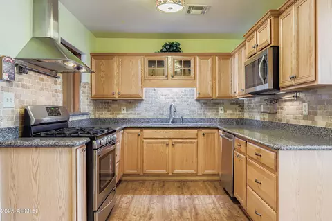 Kitchen - 2720 W Solano Dr N, Phoenix, AZ 85017 photo 2 of 4