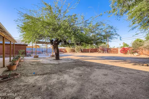 Exterior - 2720 W Solano Dr N, Phoenix, AZ 85017 photo 5 of 8