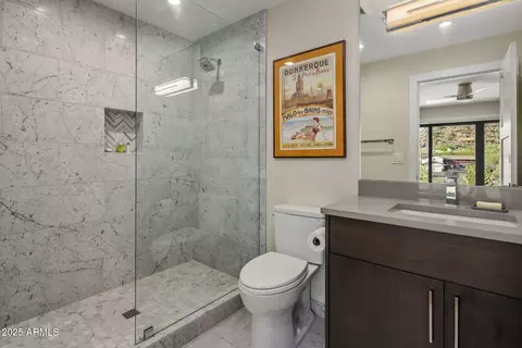 Bath - 4949 E Grandview Ln, Phoenix, AZ 85018 photo 6 of 6
