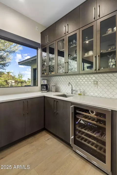 Kitchen - 4949 E Grandview Ln, Phoenix, AZ 85018 photo 6 of 9