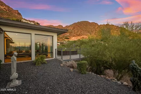 Exterior - 4949 E Grandview Ln, Phoenix, AZ 85018 photo 4 of 17