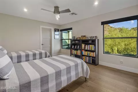 Bedroom - 4949 E Grandview Ln, Phoenix, AZ 85018 photo 6 of 6