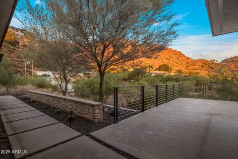 Exterior - 4949 E Grandview Ln, Phoenix, AZ 85018 photo 3 of 17