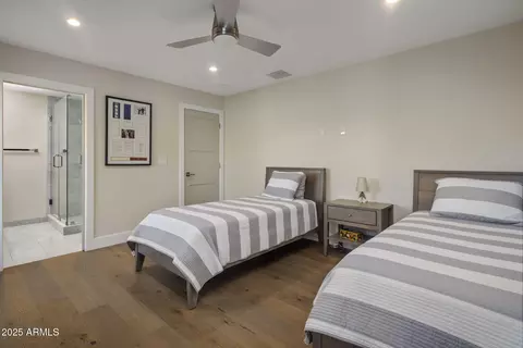 Bedroom - 4949 E Grandview Ln, Phoenix, AZ 85018 photo 5 of 6