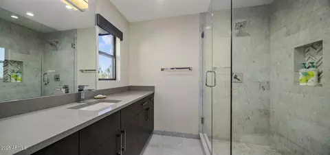 Bath - 4949 E Grandview Ln, Phoenix, AZ 85018 photo 5 of 6