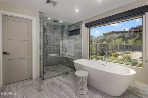 Bath - 4949 E Grandview Ln, Phoenix, AZ 85018 photo 2 of 6