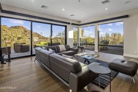 Living - 4949 E Grandview Ln, Phoenix, AZ 85018 photo 3 of 6