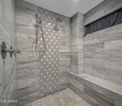 Bath - 4949 E Grandview Ln, Phoenix, AZ 85018 photo 3 of 6