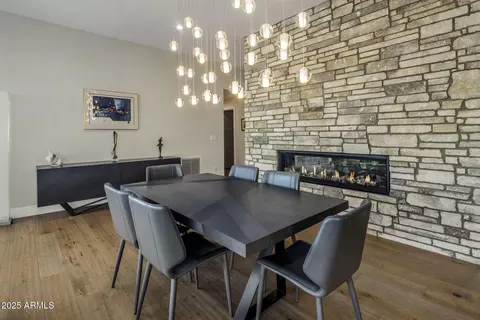 Dining - 4949 E Grandview Ln, Phoenix, AZ 85018 photo 2 of 3
