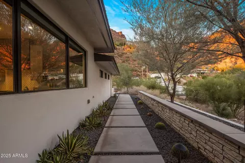 Exterior - 4949 E Grandview Ln, Phoenix, AZ 85018 photo 2 of 17