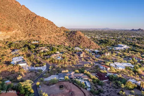 View/Area - 4949 E Grandview Ln, Phoenix, AZ 85018 photo 5 of 12