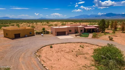 822 W Dust Storm Rd, Huachuca City, AZ 85616