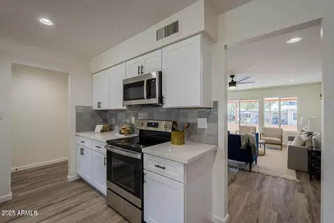 4946 E Lake Point Cir, Phoenix, AZ 85044 photo 2