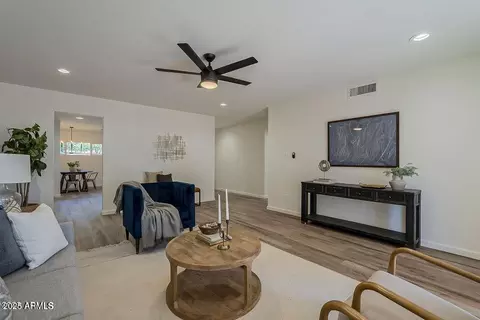 4946 E Lake Point Cir, Phoenix, AZ 85044 photo 7